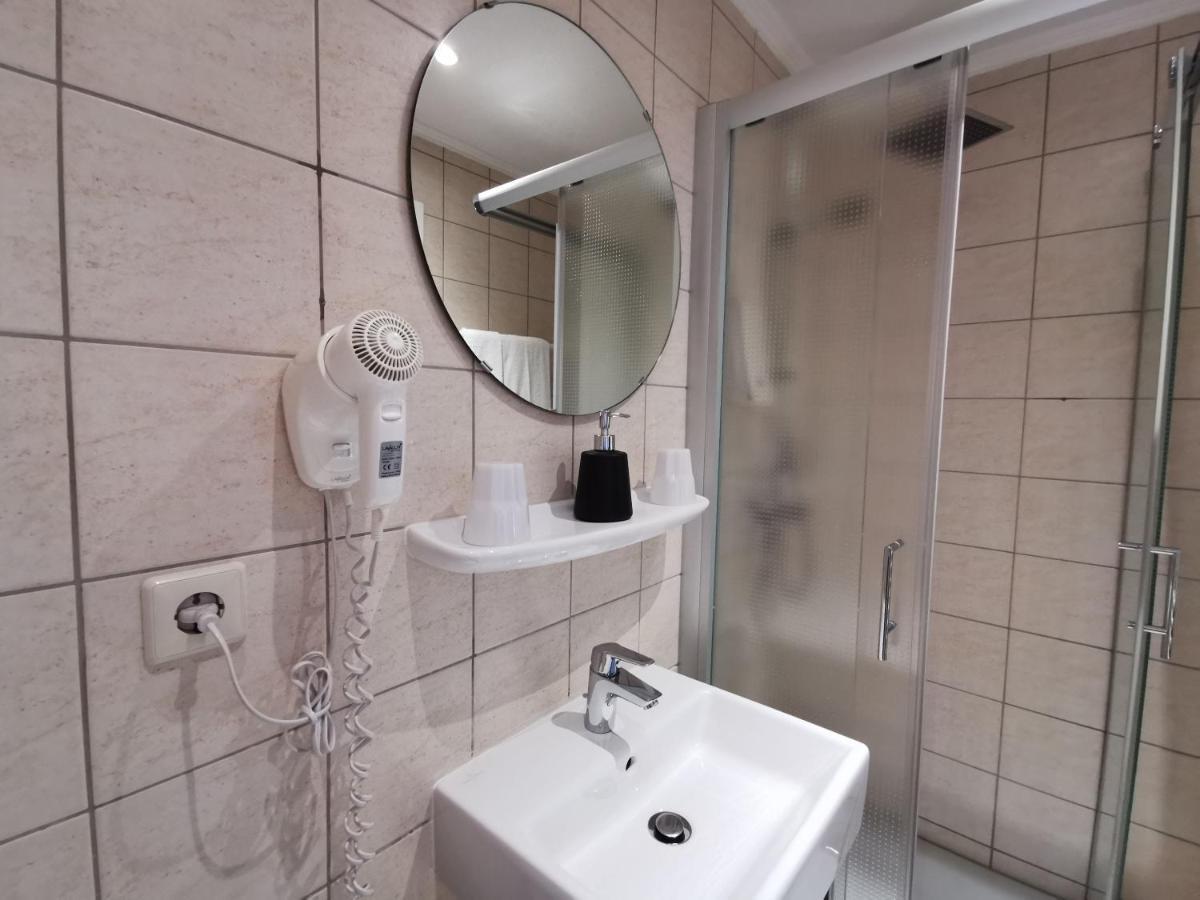 שטראסן Bivius Hotel Restaurant Luxembourg מראה חיצוני תמונה