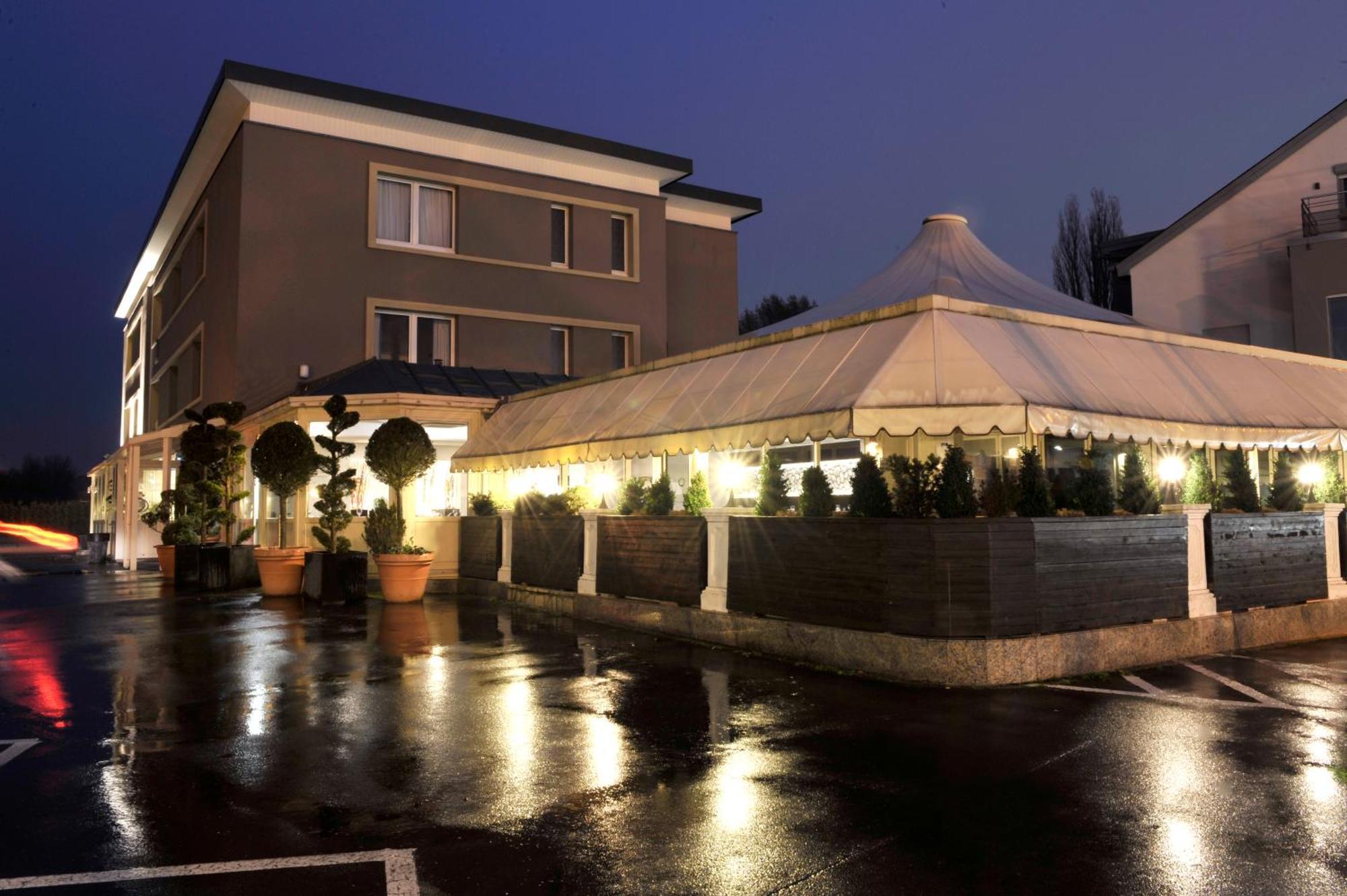 שטראסן Bivius Hotel Restaurant Luxembourg מראה חיצוני תמונה
