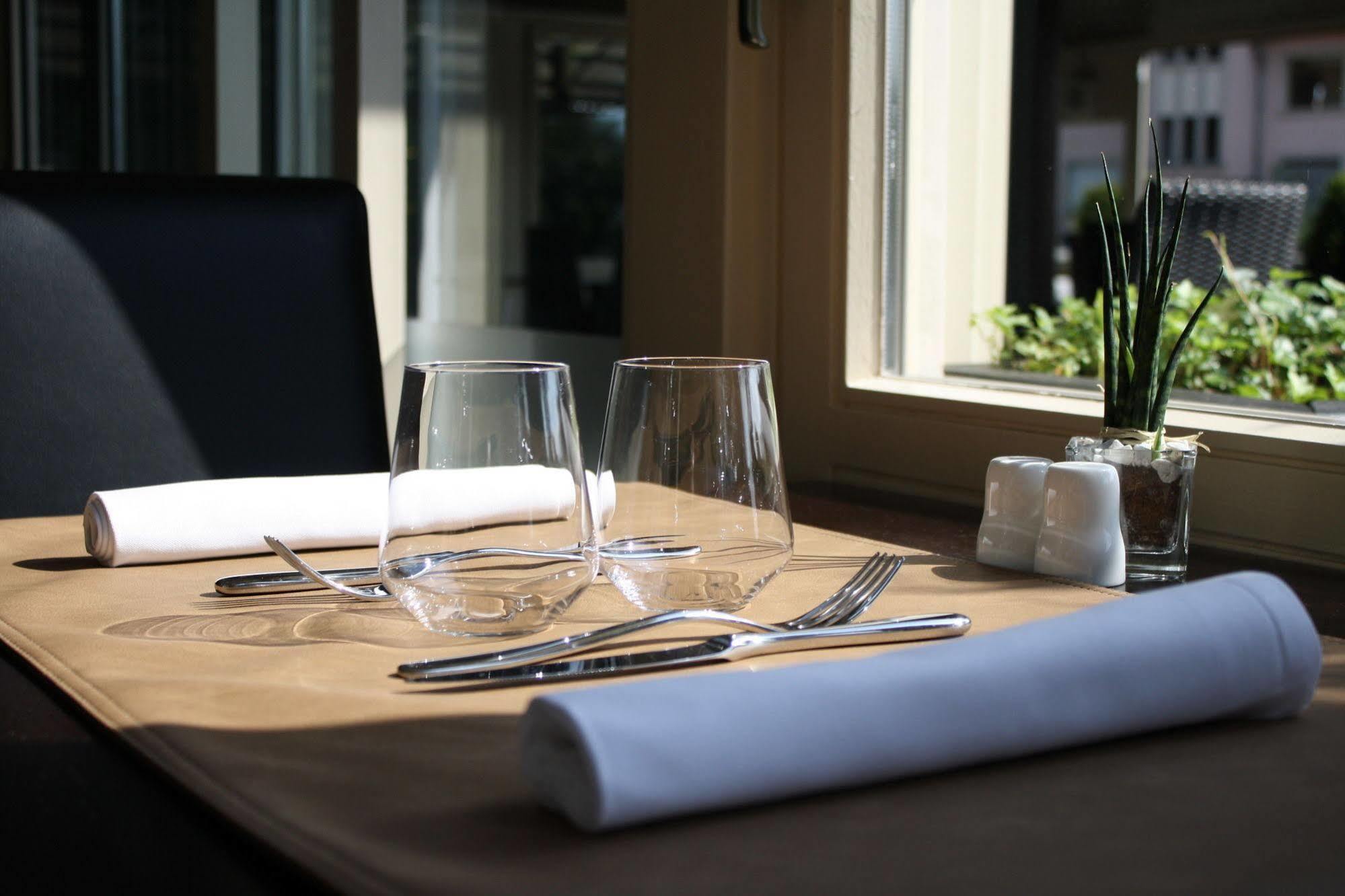 שטראסן Bivius Hotel Restaurant Luxembourg מראה חיצוני תמונה