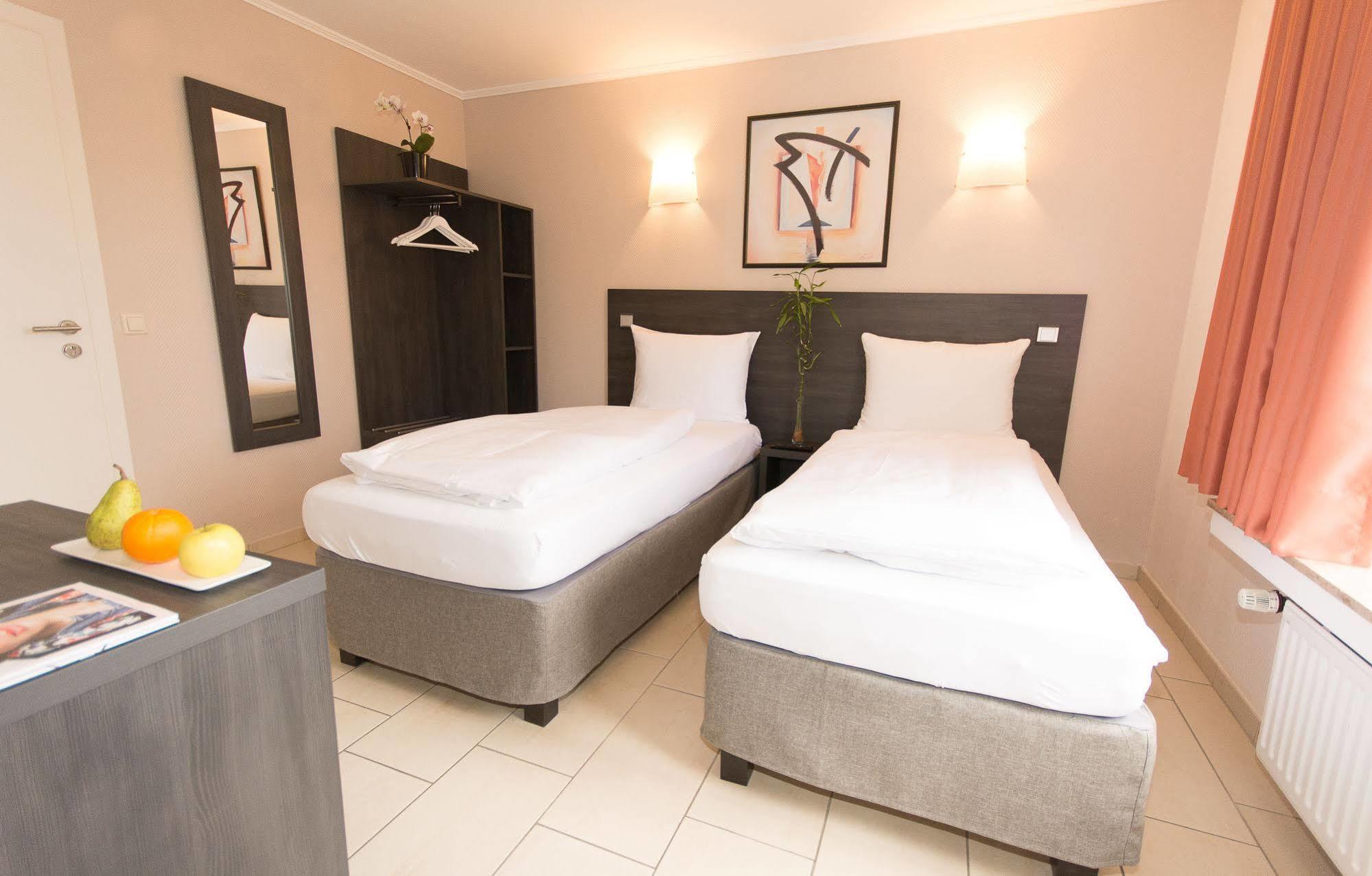 שטראסן Bivius Hotel Restaurant Luxembourg מראה חיצוני תמונה