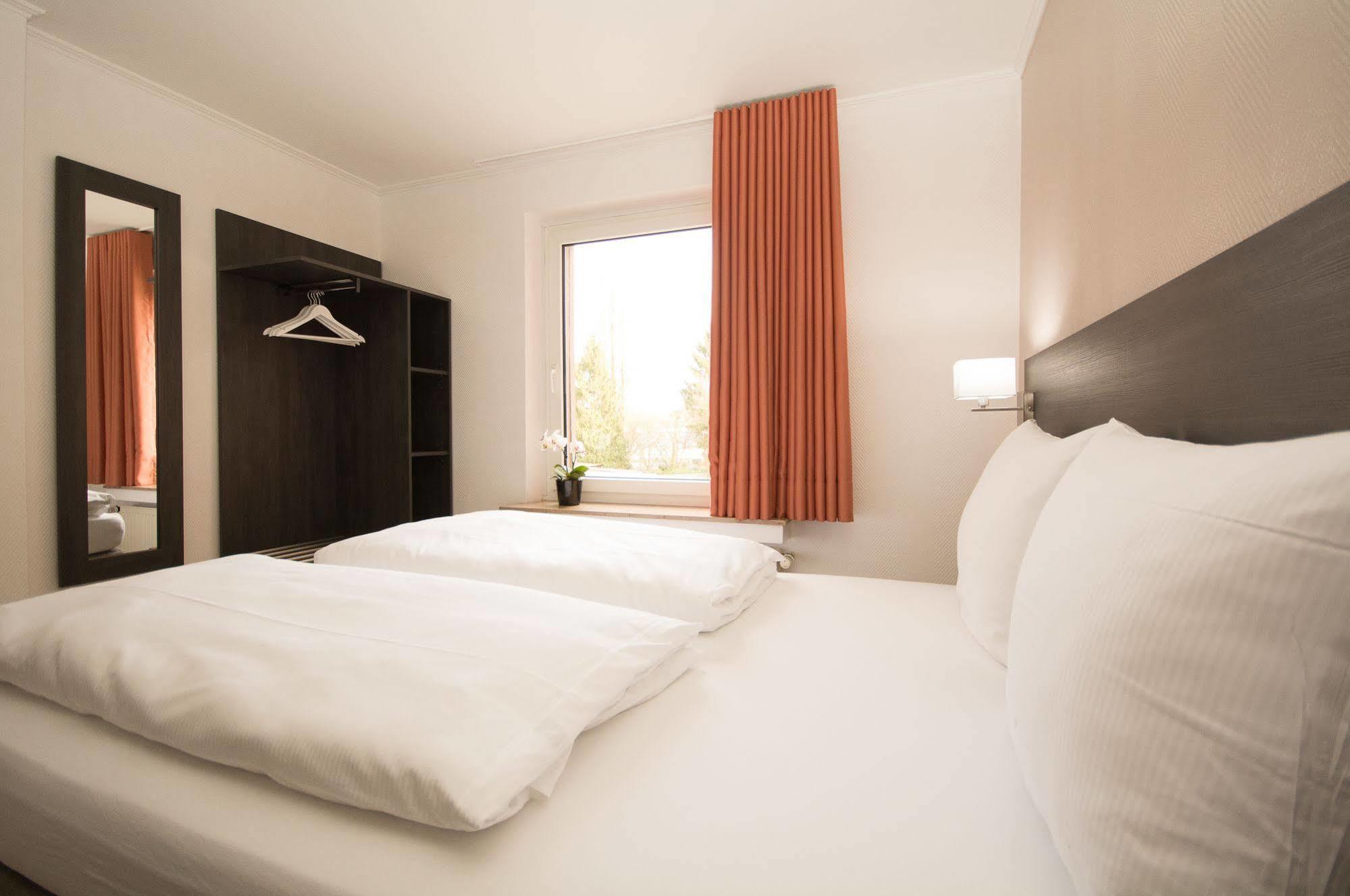שטראסן Bivius Hotel Restaurant Luxembourg מראה חיצוני תמונה